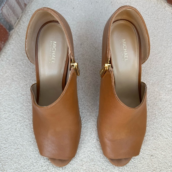 MICHAEL MICHAEL KORS
Elodie Leather Peep Toe Side Zip Shooties Sz 9 - Picture 9 of 13